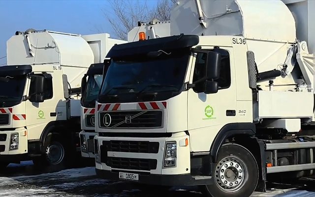 Мусоровозы Volvo на стоянке